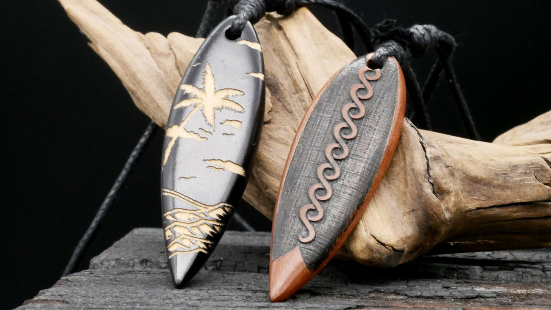 Amulett aus Holz mit Gravur - CC-7