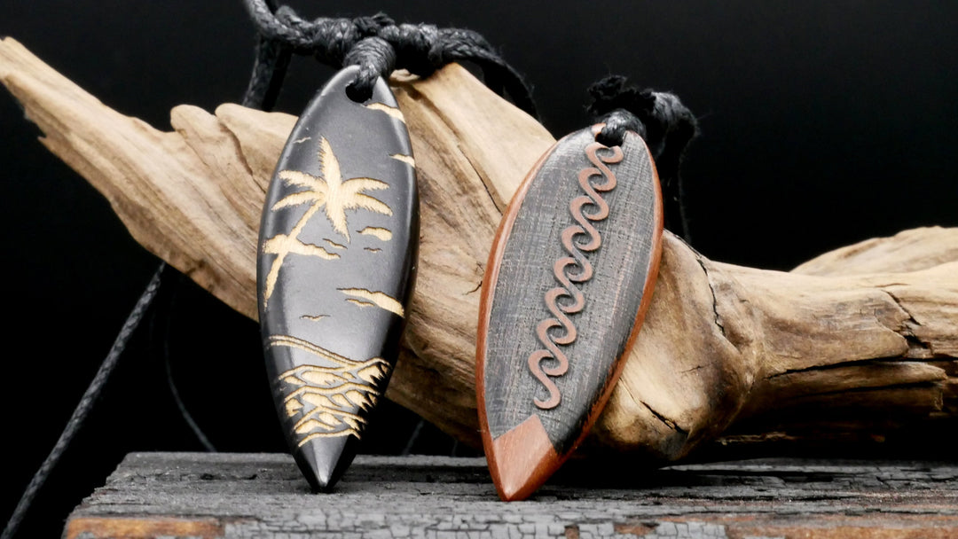 Amulett aus Holz mit Gravur - CC-7