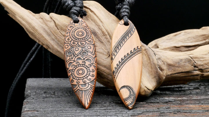 Amulett aus Holz mit Gravur - CC-7