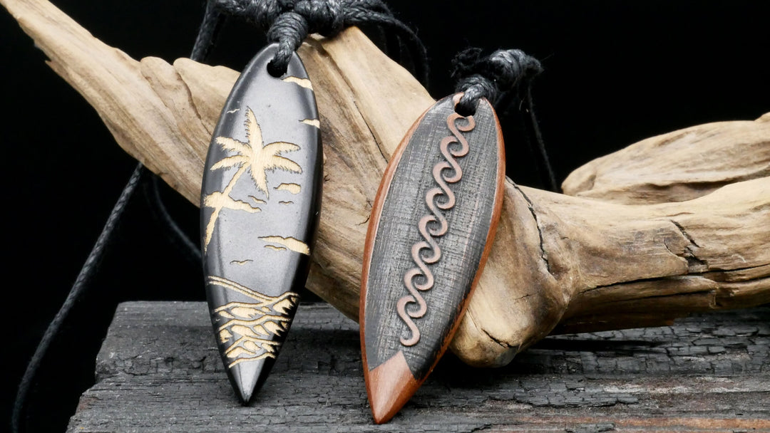 Amulett aus Holz mit Gravur - CC-7
