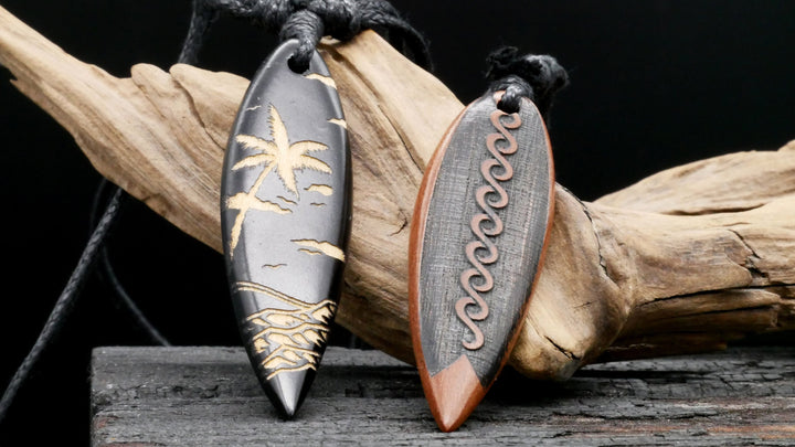 Amulett aus Holz mit Gravur - CC-7
