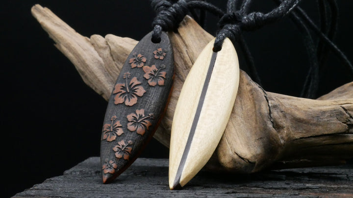 Amulett aus Holz mit Gravur - CC-7