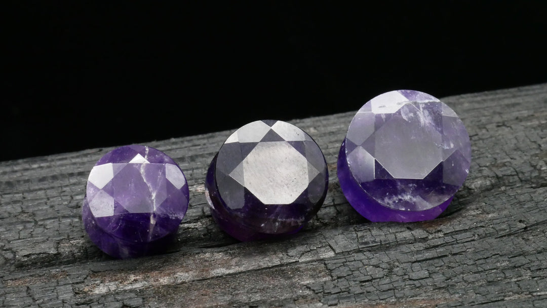 1x Plug Amethyst mit Facettenschliff - J3