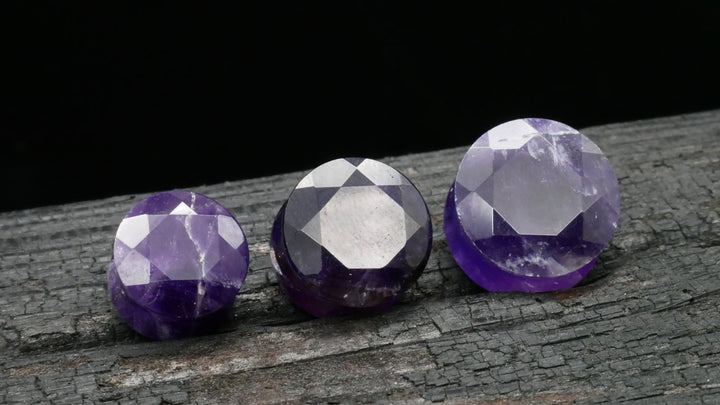 1x Plug Amethyst mit Facettenschliff - J3