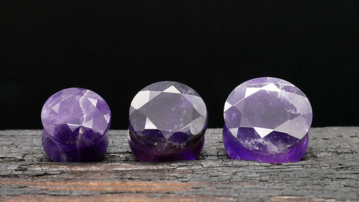 1x Plug Amethyst mit Facettenschliff - J3