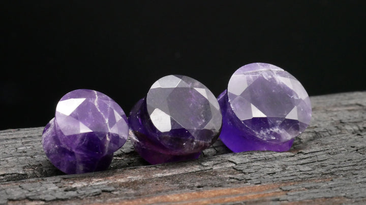 1x Plug Amethyst mit Facettenschliff - J3