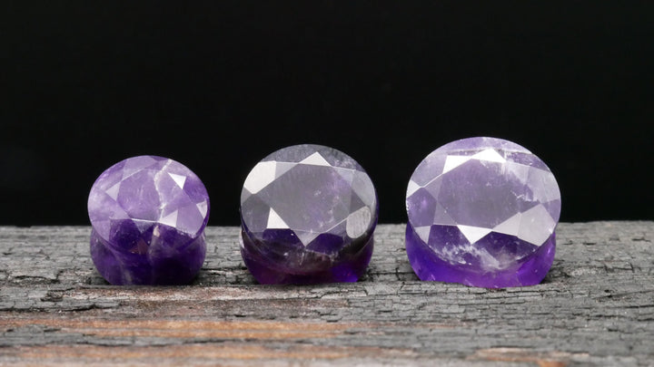 1x Plug Amethyst mit Facettenschliff - J3