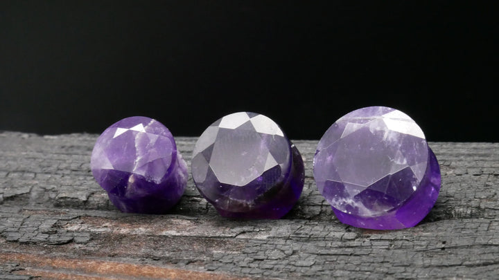 1x Plug Amethyst mit Facettenschliff - J3