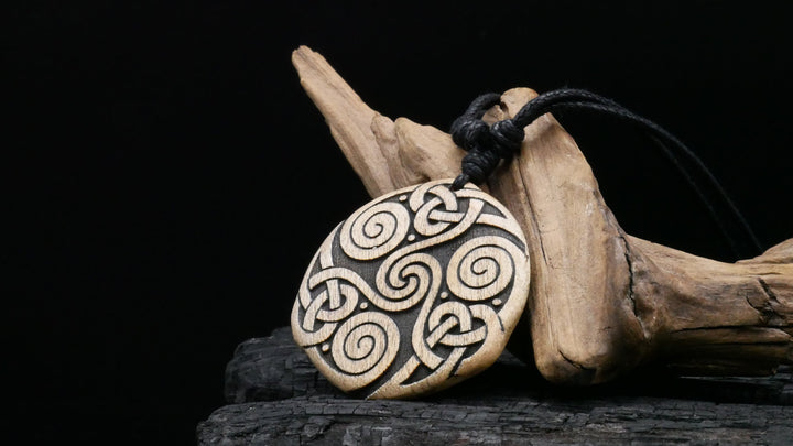 Amulett aus Holz - FF-7