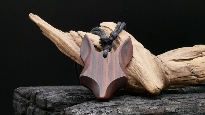 Amulett aus Holz - FF-7