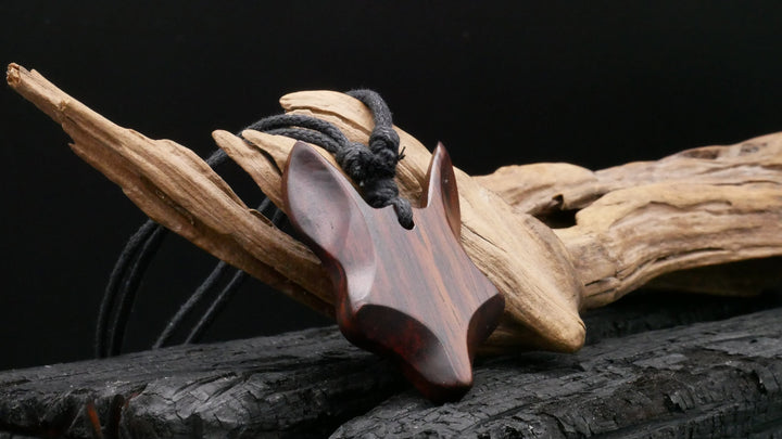 Amulett aus Holz - FF-7