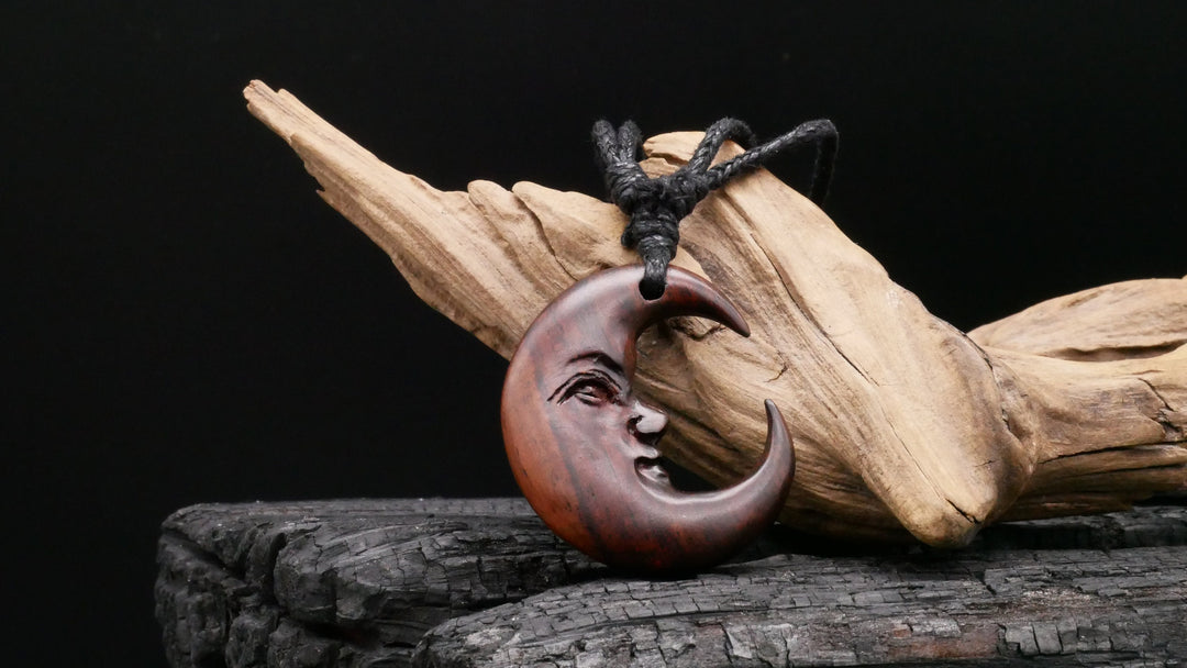 Amulett aus Holz - FF-7
