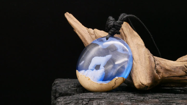 Amulett aus Holz und Epoxy- FF-7