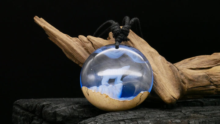 Amulett aus Holz und Epoxy- FF-7