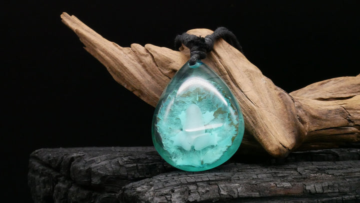 Amulett aus Holz und Epoxy- FF-7