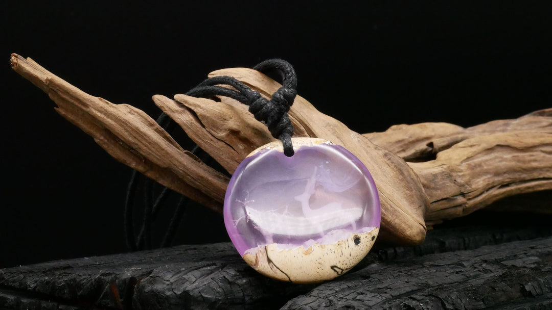 Amulett aus Holz und Epoxy- FF-7