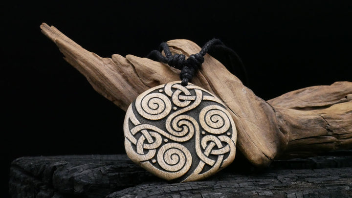 Amulett aus Holz - FF-7
