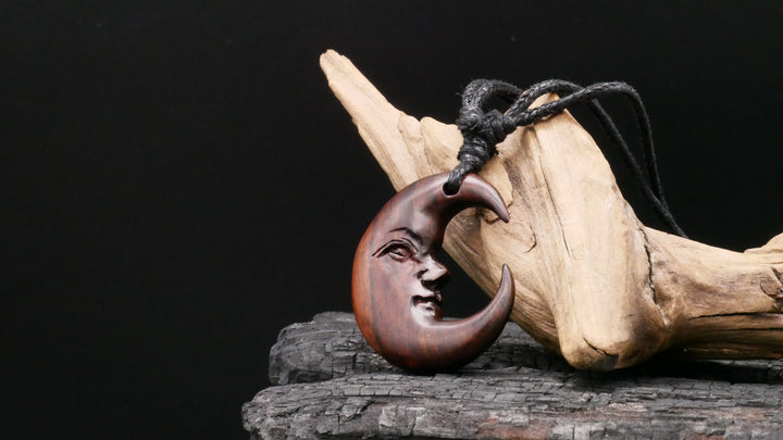 Amulett aus Holz - FF-7