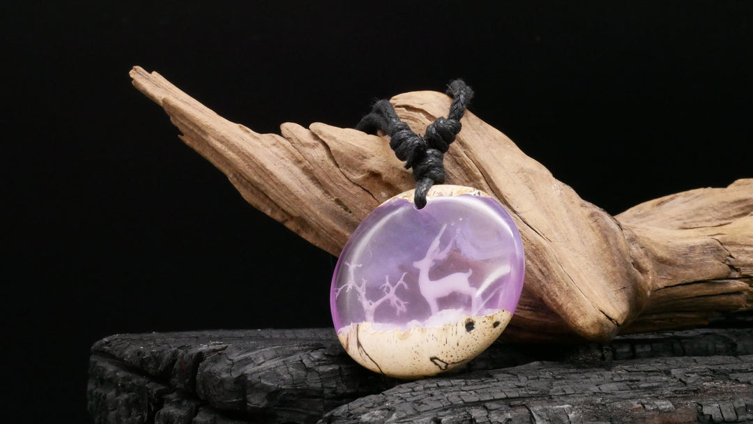 Amulett aus Holz und Epoxy- FF-7