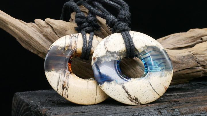 Amulett aus Holz und Epoxidharz - BB-6