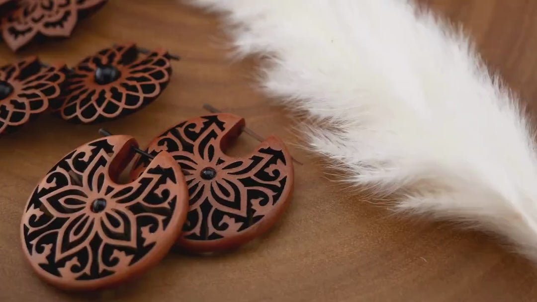 Paar Ohrringe aus Sawo Wood - O3